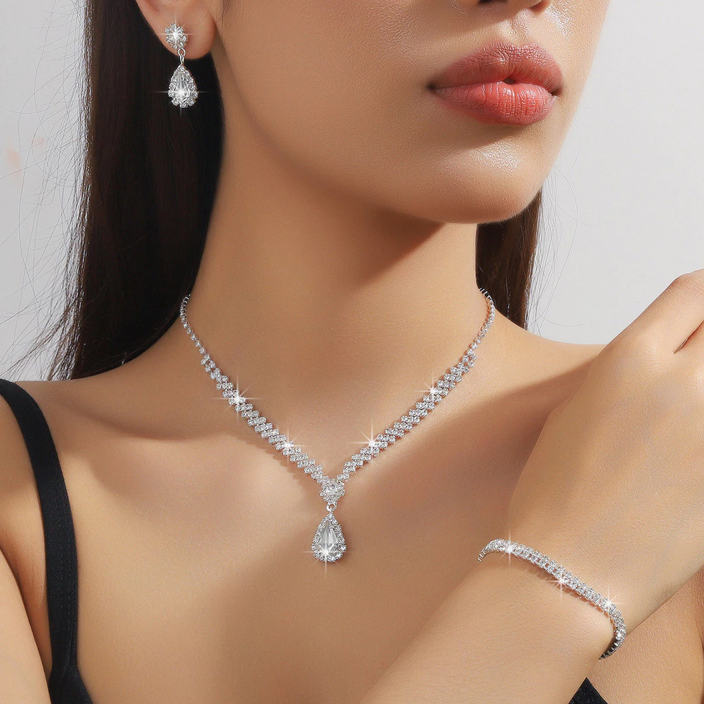 Bộ trang sức gồm bông tai và vòng cổ pha lê tinh tế - Phụ kiện hoàn hảo cho váy cưới - 6