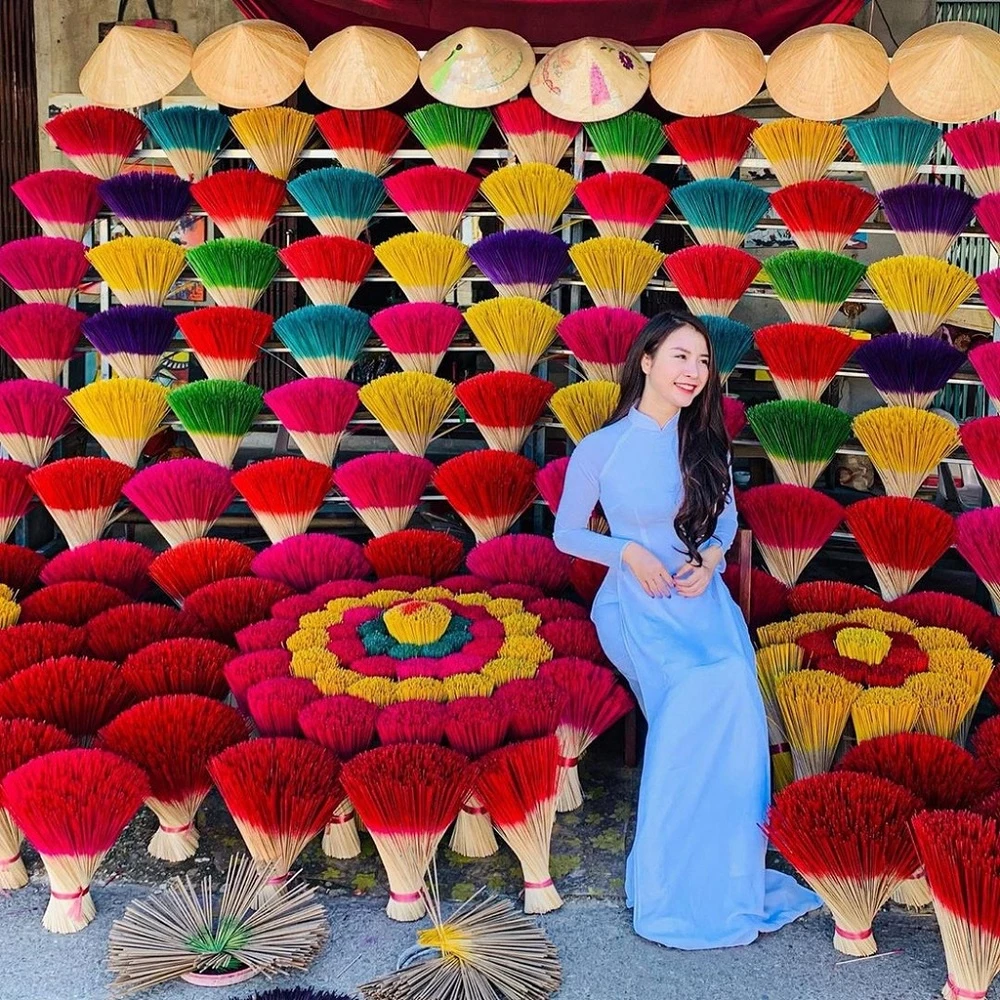 Nhang nhiều màu trang trí tiểu cảnh, cà phê đậm chất Việt Nam