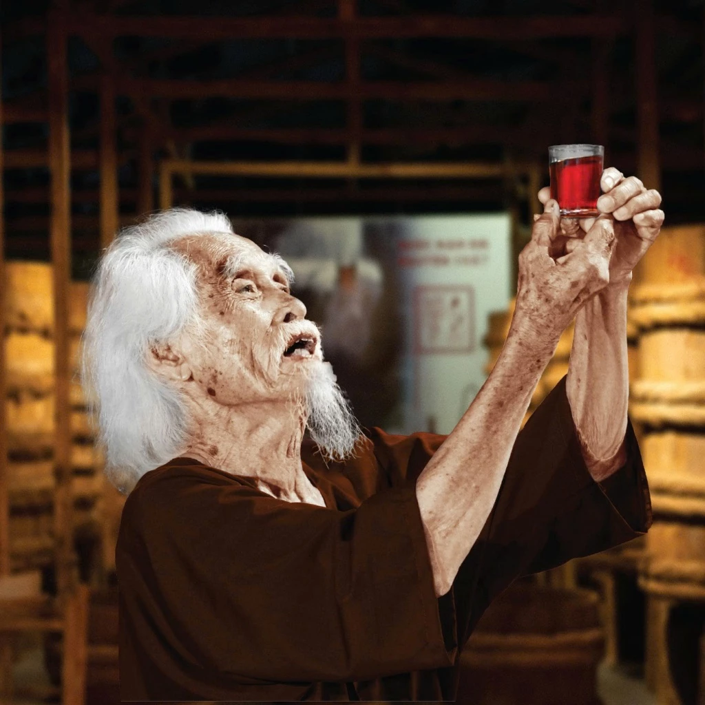 [TẶNG 1 NƯỚC TƯƠNG 125ML] Thùng 6 chai nước mắm nhỉ cá cơm than Làng Chài Xưa chai nhựa 525ml - 3