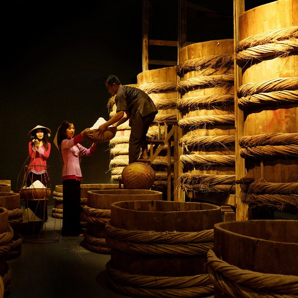 [TẶNG 1 NƯỚC TƯƠNG 125ML] THÙNG 6 CHAI Nước Chấm Cá Cơm Than 1 LÍT Làng Chài Xưa chai nhựa cao cấp - 3