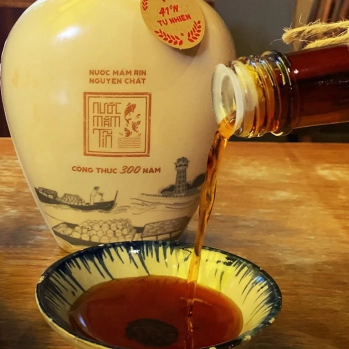 [Thùng 6 chai nước mắm ngon] Nước Mắm Tĩn cá cơm than Nhãn Đỏ Độ Đạm 40N Chai Thủy Tinh 500ml Truyền Thống Sạch - 3