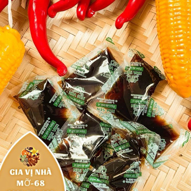 Thùng tương đen Hoa Sen ( Tương ăn phở )- 600 gói