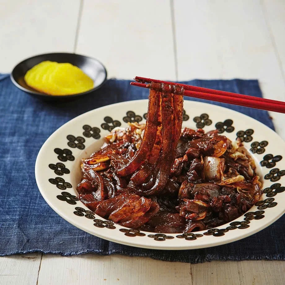 Sốt tương đen Jjajang Hàn Quốc Daesang Chinese Black Bean Paste gói 250g - 3