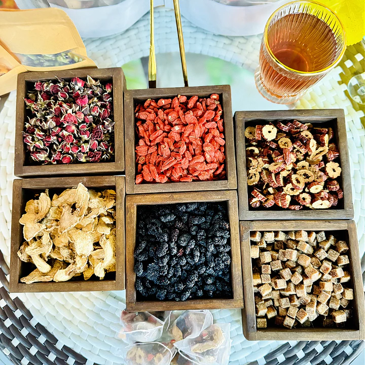 Trà Gừng Đường Nâu - Tiệm Trà Tri Kỷ - Thành Phần: Gừng, táo đỏ, kỷ tử, nụ hồng, dâu tằm, đường nâu - 5