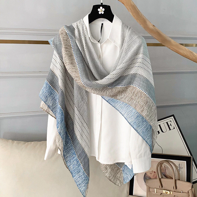 Mùa Hè - Áo Khoác Nhỏ và Khăn Choàng Phù Hợp Đi Dạo Phố