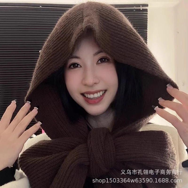 Mũ Trùm Đầu và Khăn Choàng Nữ Dệt Kim Sọc Mới, Ấm Áp cho Thu Đông