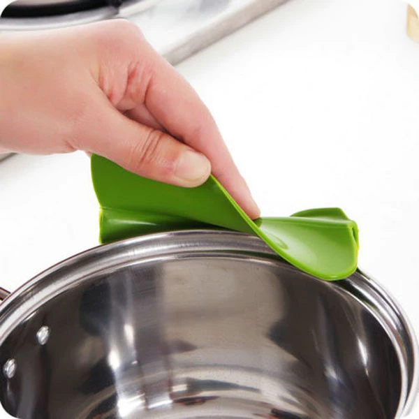 [HÀNG CÓ SẴN] Miếng silicon rót nước từ nồi gắn nồi giúp đổ canh súp chống tràn - 3